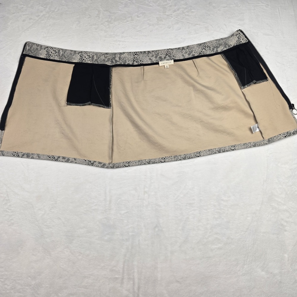 Promesa Women's Tan Black Gray Snake Print Mini Skirt Size Medium Zipper Pockets - Picture 6 of 9